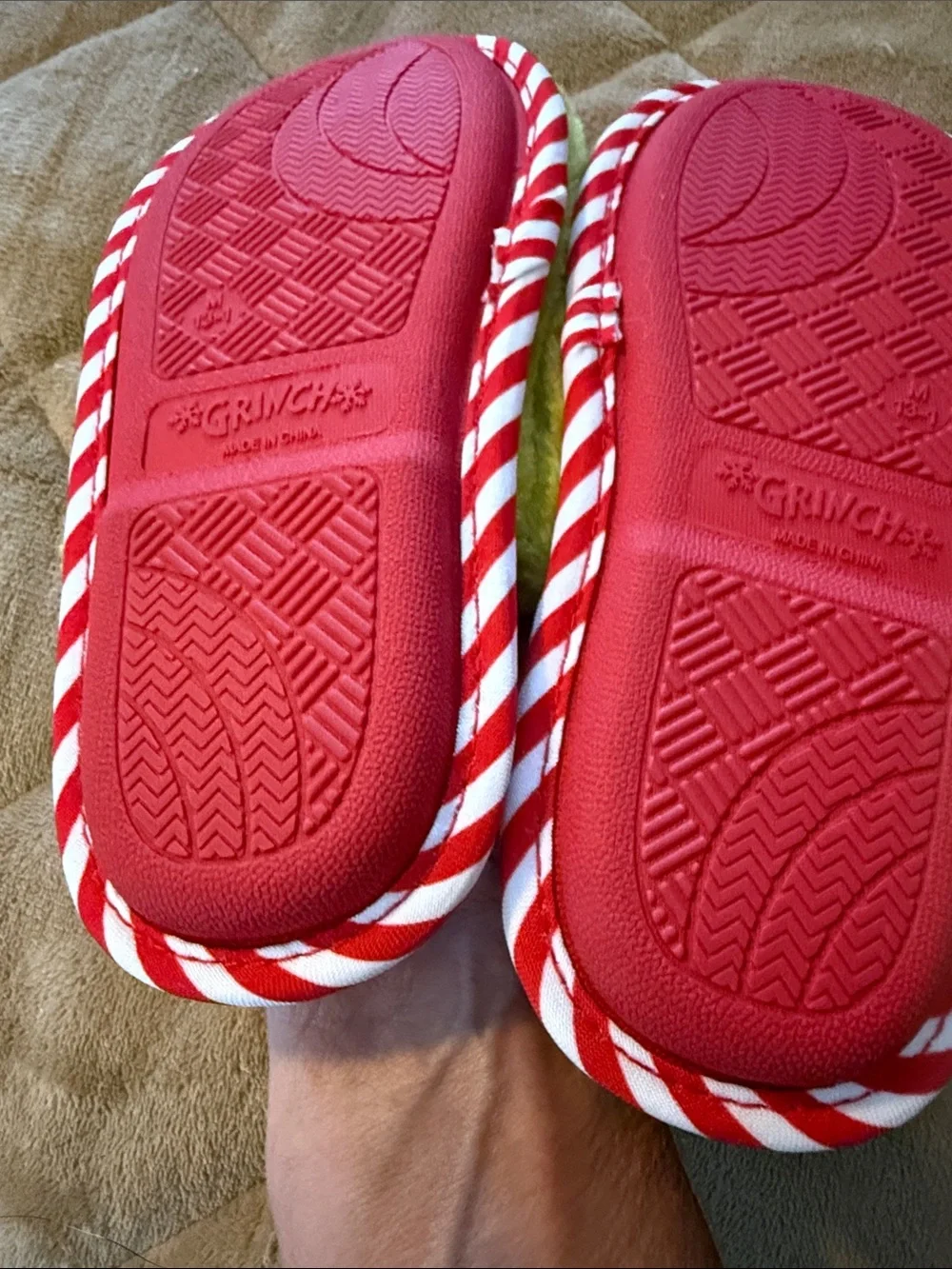 Kids Grinch Slippers, NWOT